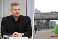 Turek čelí vtípkům za nezdařilý projev v angličtině: Vážně měl šéfovat zahraničí?!