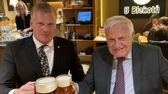 Únor 2028: Prezident Filip Turek jmenoval Václava Klause ministrem životního prostředí Únor 2028: Prezident Filip Turek jmenoval Václava Klause ministrem životního prostředí