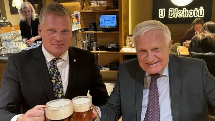 Filip Turek a Václav Klaus v den sečtení hlasů sněmovních voleb. Filip Turek a Václav Klaus v den sečtení hlasů sněmovních voleb.