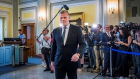 Filip Turek (za Motoristy), vládní zmocněnec, při příchodu do Strakovky na jednání vlády (8.6.2026)