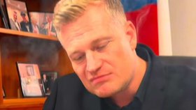 Filip Turek si k narozeninám nadělil větrníky, do kterých zapíchl svůj doutník.(15.10. 2026)