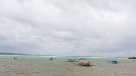 Kvůli znečištění byl uzavřen filipínský ostrov Boracay, turisté se na něj nepodívají půl roku.