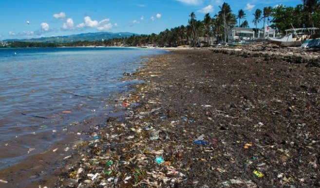 Kvůli znečištění byl uzavřen filipínský ostrov Boracay, turisté se na něj nepodívají půl roku.