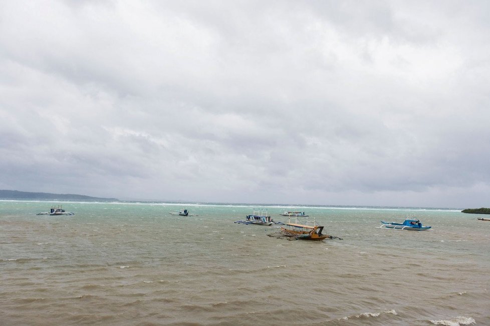 Kvůli znečištění byl uzavřen filipínský ostrov Boracay, turisté se na něj nepodívají půl roku.