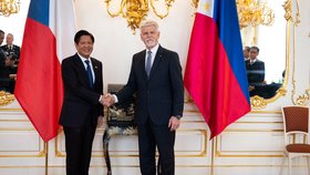 Filipínský prezident Ferdinand Marcos na návštěvě Pražského hradu.