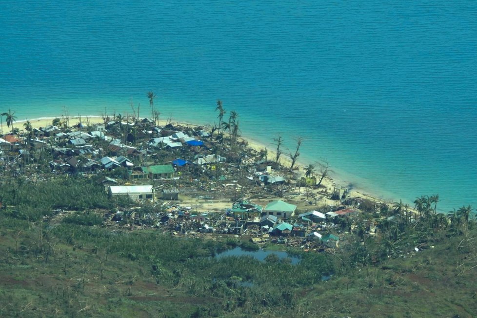 Tajfun Rai si na Filipínách vyžádal desítky lidských životů.