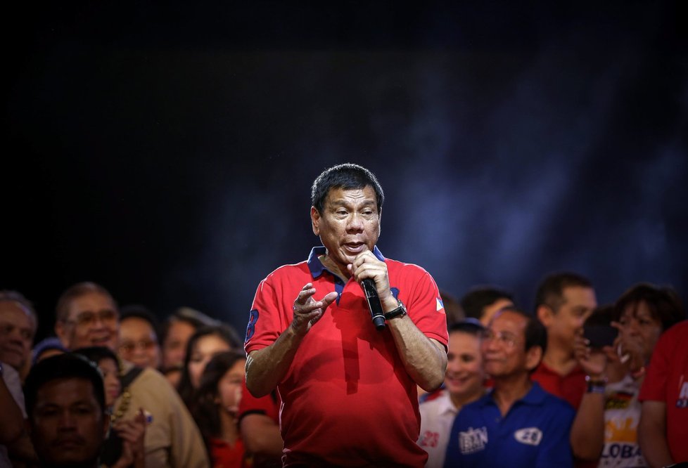 Nově zvolený filipínský prezident Rodrigo Duterte slíbil, že znovu zavede trest smrti a dá bezpečnostním složkám povolení zabíjet.