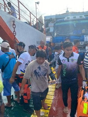 Požár trajektu na Filipínách si vyžádal mrtvé.