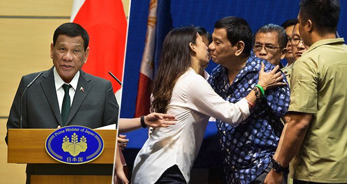 Filipínský prezident vyzval dámy v davu, aby se přišly na pódium a políbily ho.