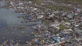 Tajfun si v zemi podle nepotvrzených údajů vyžádal 10 tisíc mrtvých