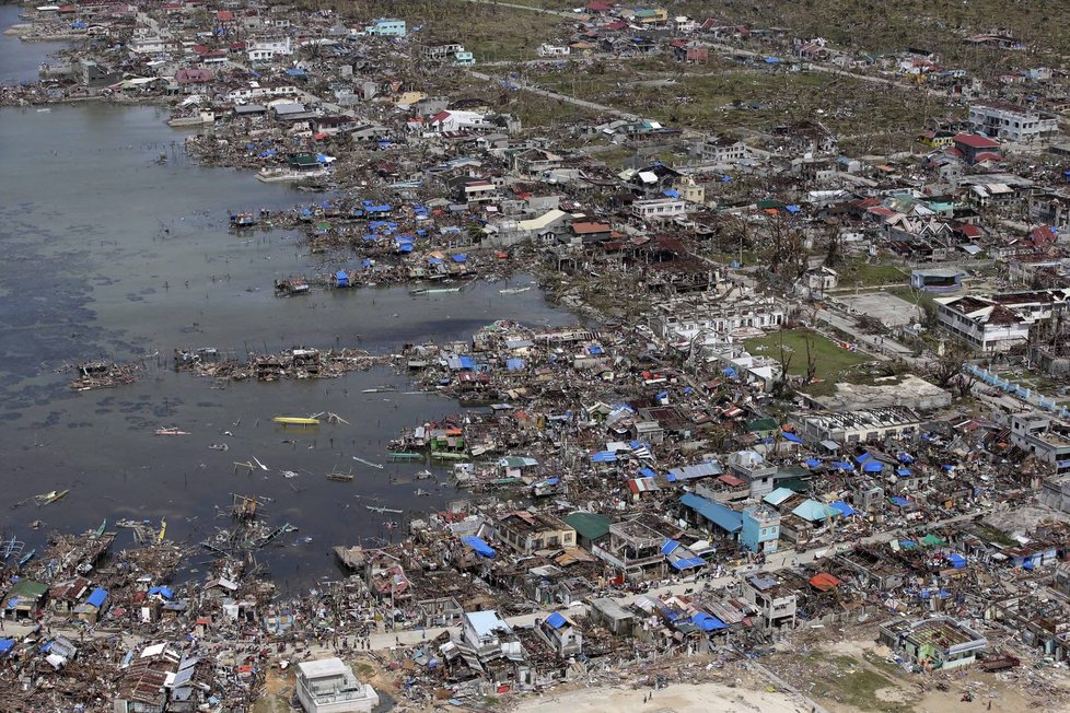 Tajfun si v zemi podle nepotvrzených údajů vyžádal 10 tisíc mrtvých