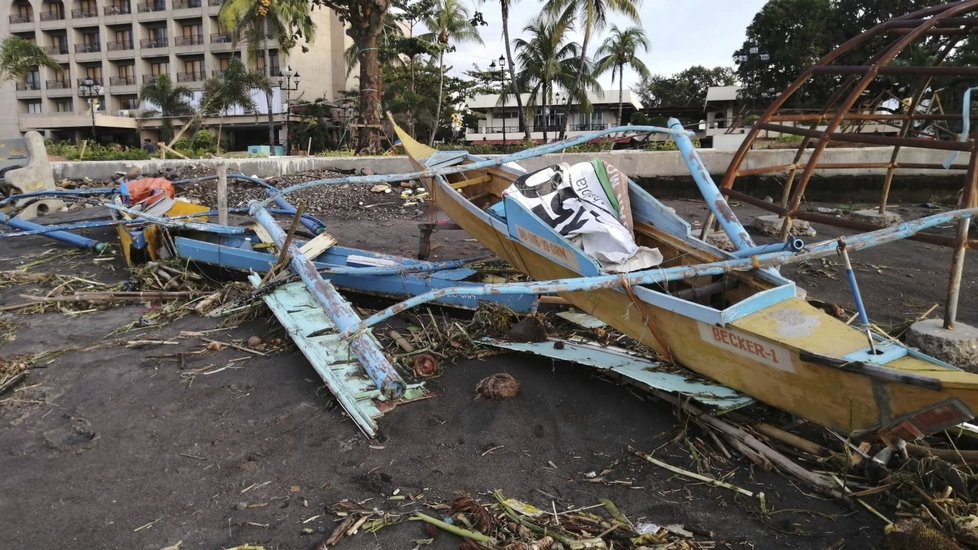 Filipíny zasáhl tajfun Phanfone. vyžádal si nejméně 50 obětí, (31.12.2019).