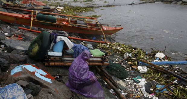 Tajfun Sarika udeřil na Filipínách: Zabil dva lidi, tři další se pohřešují 