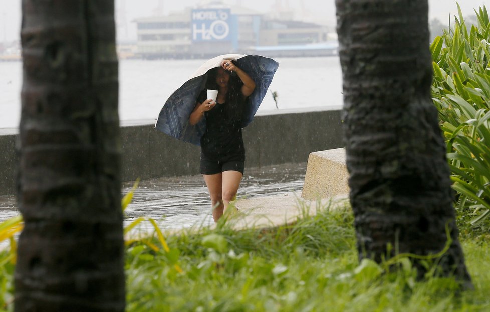 Na Filipínách řádí tajfun Sarika.