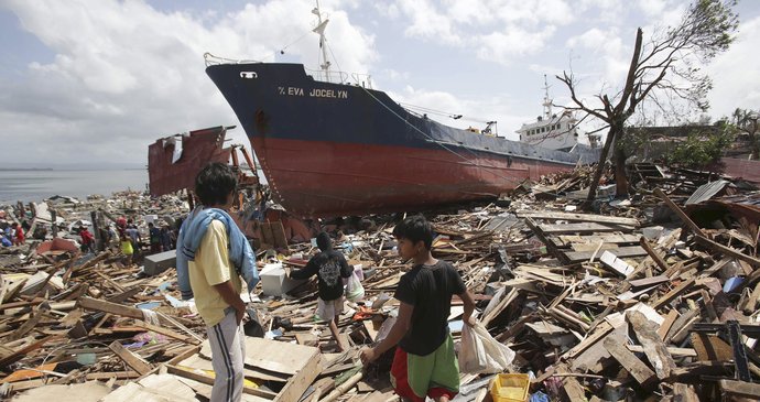 Podle nových odhadů zabil tajfun na Filipínách 10.000 lidí
