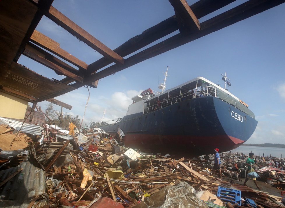 K nejhůře poznamenaným patří město Tacloban, kde žije asi 220.000 lidí.