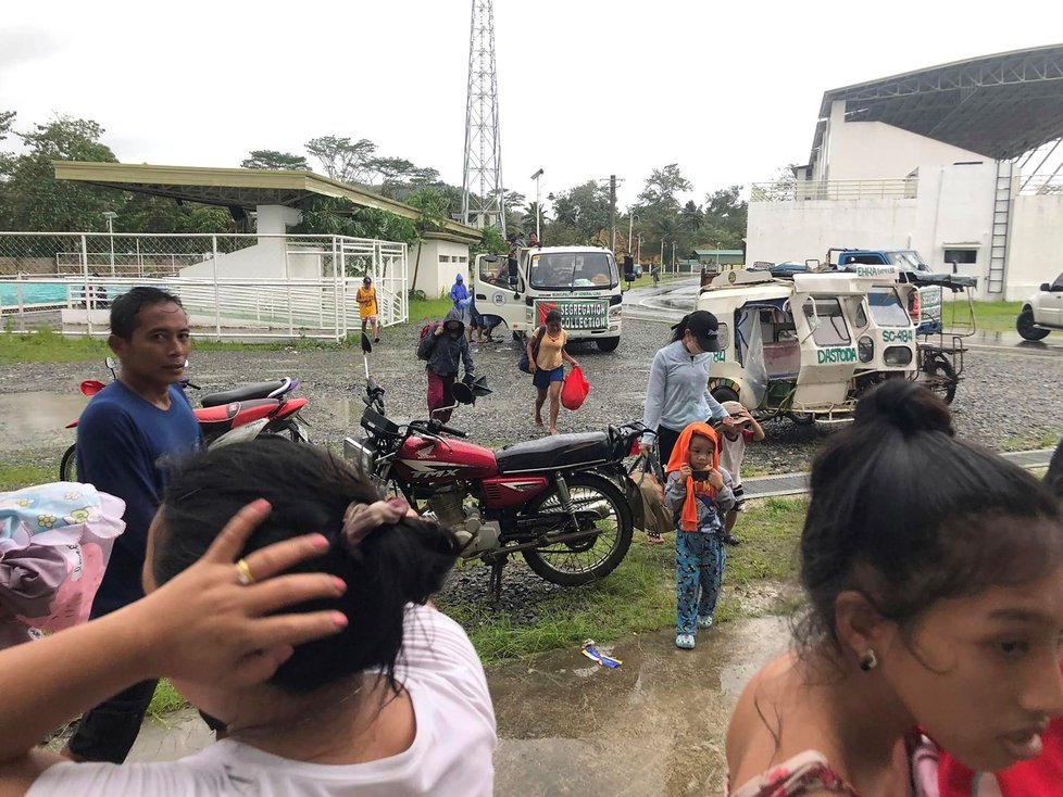 Evakuace v Dapě, ostrov Siargao