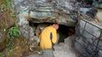 Jeskyně Timbac – stísněný domov mumií, které tu odpočívají natěsnané v rakvích po dvou až po třech.