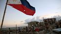 Fotoreportér Reflexu Jan Šibík pobýval několik dní ve filipínském městě Tacloban, které 8. listopadu zničil supertajfun Haiyan. Naskytly se mu zde obrázky zkázy a zmaru.