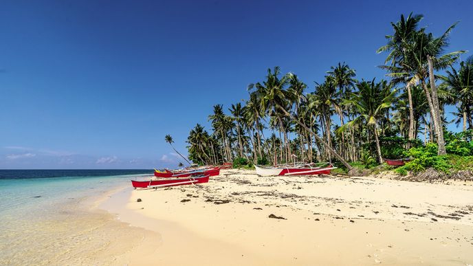 Jedna z mnoha liduprázdných pláží. Kdyby existovala definice tropického ráje, ostrov Siargao by ji bez problémů naplňoval.