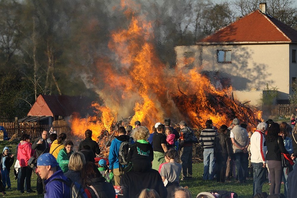 Filipojakubská či Valpuržina noc je spojena s magií a rituály na ochranu dobytka a úrody