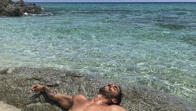 Italský turista se málem utopil u Sardinie: Zachránil ho mistr světa