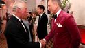 Světová premiéra nové bondovky Není čas zemřít v londýnské Royal Albert Hall 28. září 2021. Na snímku v rozhovoru princ Charles a Daniel Craig.