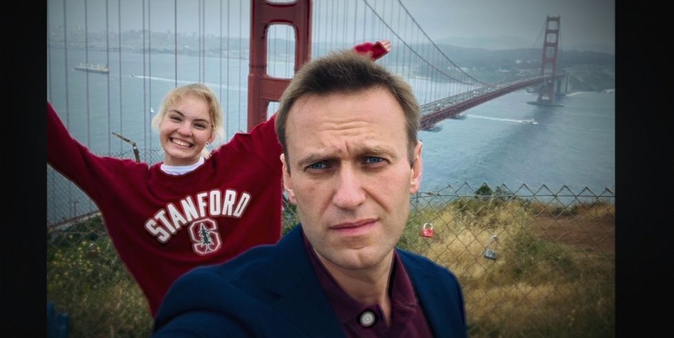 Navalnyj: Režisér Daniel Roher představuje život a dílo ruského opozičního vůdce Alexeje Navalného, který si po letech odhalování korupce vytvořil mocné nepřátele, včetně prezidenta Vladimira Putina.