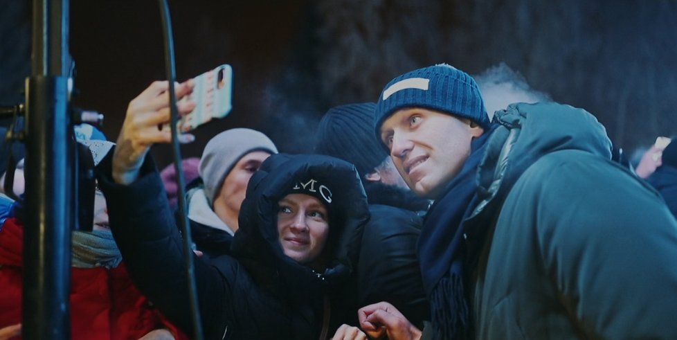 Navalnyj: Režisér Daniel Roher představuje život a dílo ruského opozičního vůdce Alexeje Navalného, který si po letech odhalování korupce vytvořil mocné nepřátele, včetně prezidenta Vladimira Putina.