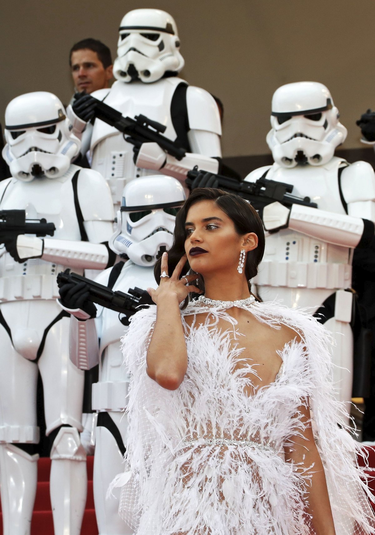 Filmový festival v Cannes předvedl nejen róby povedené...