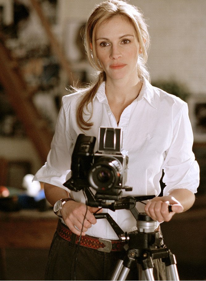 Na dotek (2004) - Klasická bílá košile a džíny.