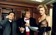 1995 – Strážní andělé: Eva Herzigová poprvé ve větší roli a hned bez podprsenky! Navíc po boku takových herců, jako jsou Gérard Depardieu a Christian Clavier.