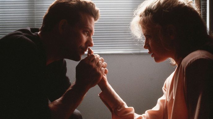 Mickey Rourke a Kim Basinger ve filmu 9 a půl týdne.
