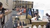 Fotí místa v Praze a vkládá do nich záběry z filmů, co se tu točily. Musa se stává hvězdou internetu
