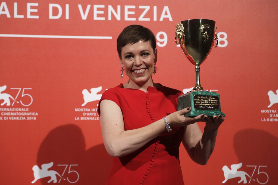 Cenu pro nejlepší herečku si ze 75. ročníku benátského festivalu odnesla Olivia Colemanová.
