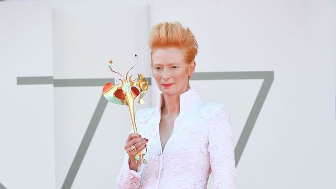 Tilda Swinton v šatech Chanel Haute Couture