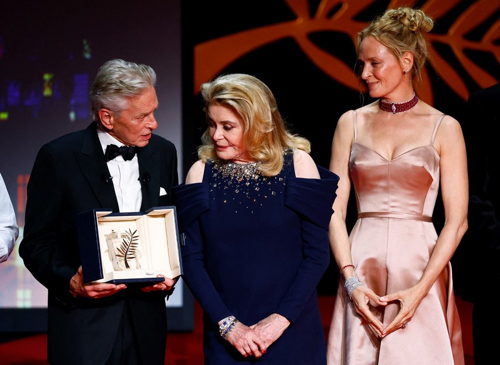 76. ročník Filmového festivalu Cannes: Michael Douglas, Catherine Deneuve a Uma Thurman