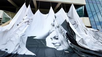 Canneský deník Šimona Šafránka: Na zahájení festivalu zářili Deneuveová, Depp a Douglas 