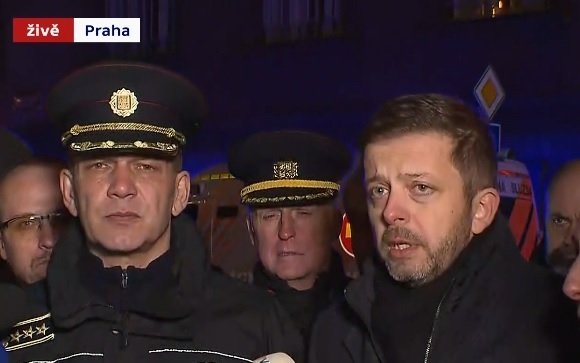 Policejní prezident Vondrášek a vicepremiér Vít Rakušan na tiskovce