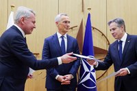 Finsko se oficiálně stalo členem NATO, Švédsko dál čeká. Černochová si rýpla do Ruska