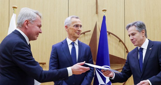 Finsko se oficiálně stalo členem NATO, Švédsko dál čeká. Černochová si rýpla do Ruska