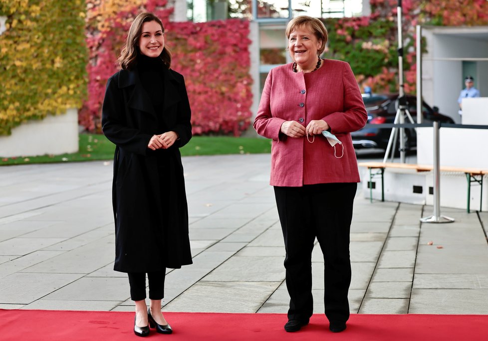 Finská premiérka Sanna Marinová. Na snímku s bývalou německou kancléřkou Angelou Merkelovou.