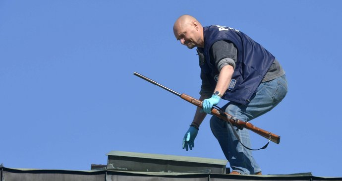 U střelce policie našla loveckou pušku