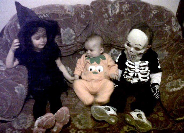 Děti v halloweenských kostýmech.