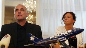 Fischer útočí na Česko. Bývalý král dovolených chce za letadla tři miliardy