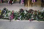 Věnce na pohřbu Táni Fischerové
