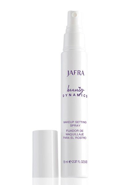 Fixační sprej na makeup Jafra, 430 Kč. Koupíte na www.jafracosmetics.cz.