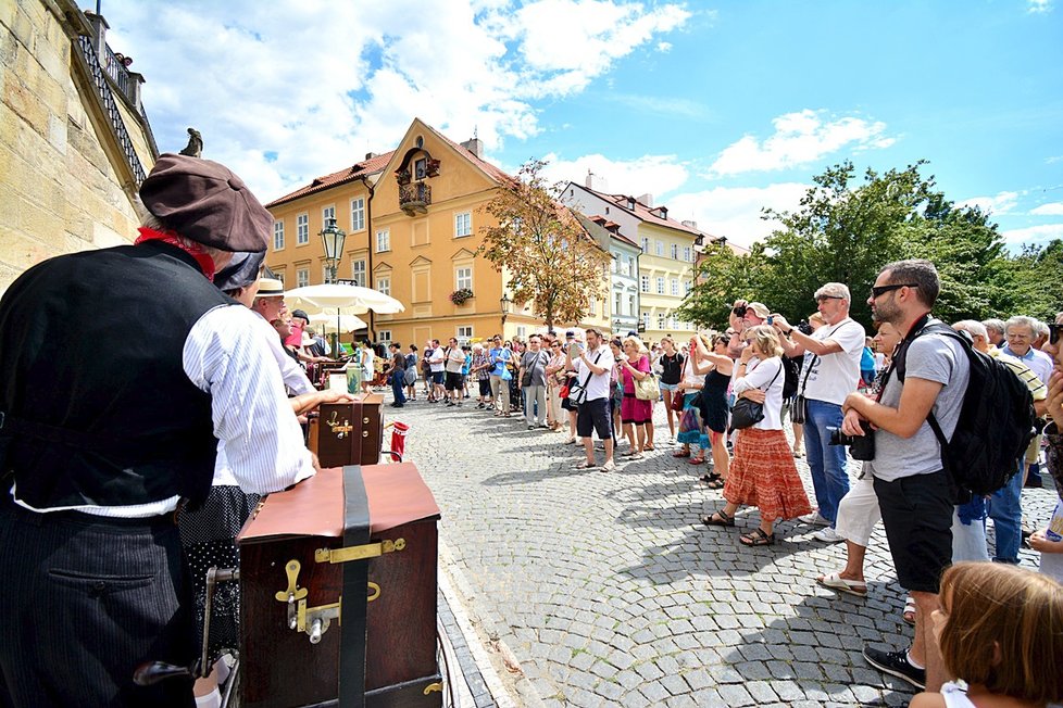 Na jednodenním festivalu „Flašinet žije!“ se potkali flašinetáři z Čech, Německa, Slovenska, Rakouska, Švýcarska, Polska a Francie.