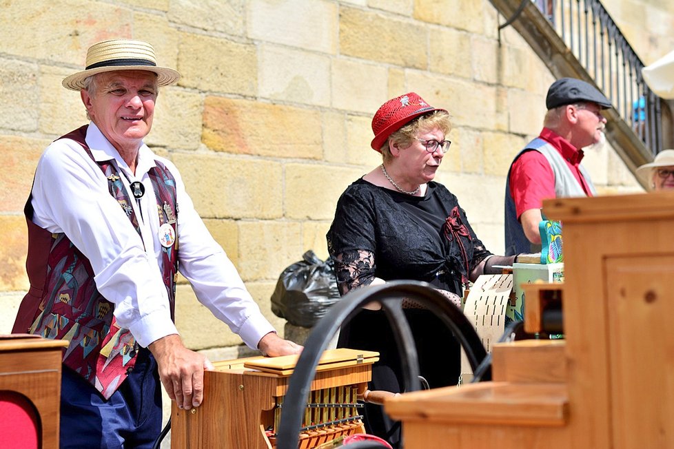 Na jednodenním festivalu „Flašinet žije!“ se potkali flašinetáři z Čech, Německa, Slovenska, Rakouska, Švýcarska, Polska a Francie.