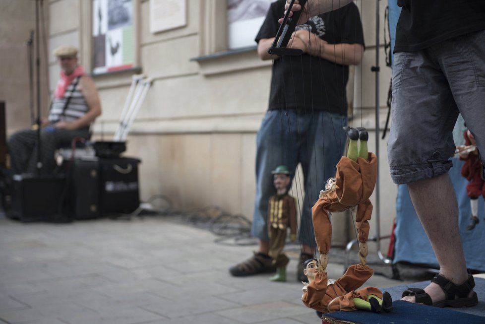 Loutkové divadlo k flašinetům bezesporu patří.